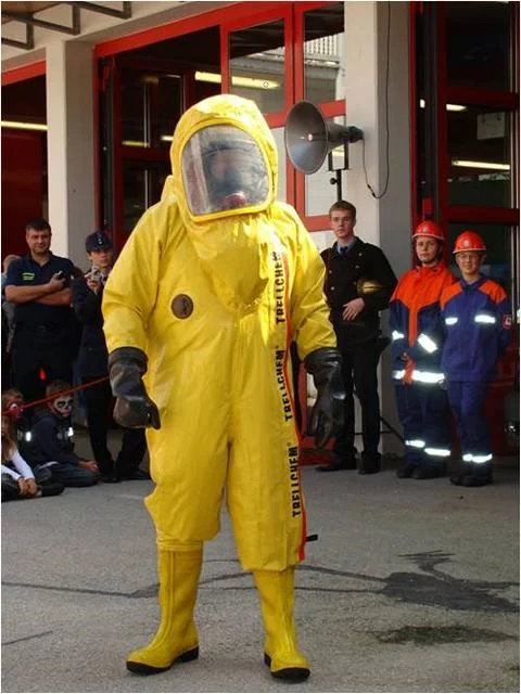 bekleidung_chemikalienschutzanzug.jpg