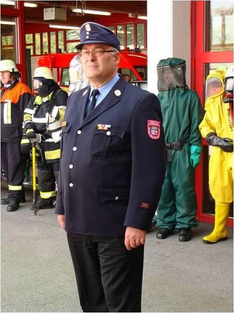 bekleidung_ausgehuniform.jpg