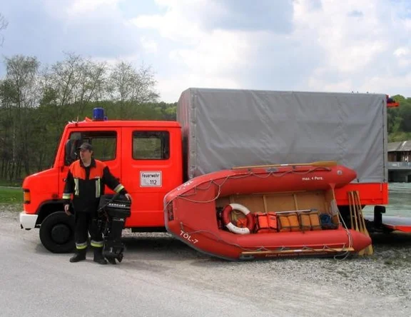 wasserrettung_LKW_SchlauchbootGross.jpg