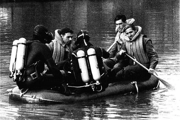 wasserrettung_boot_sw.jpg
